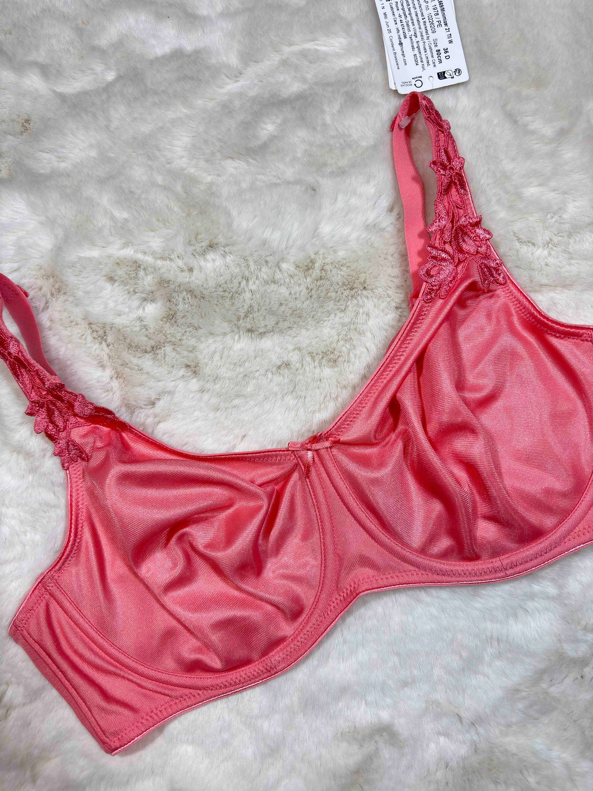 Triumph Minimizer Bra Full Coverage Non Padded Wired Solid 32D-40D 05/04/26