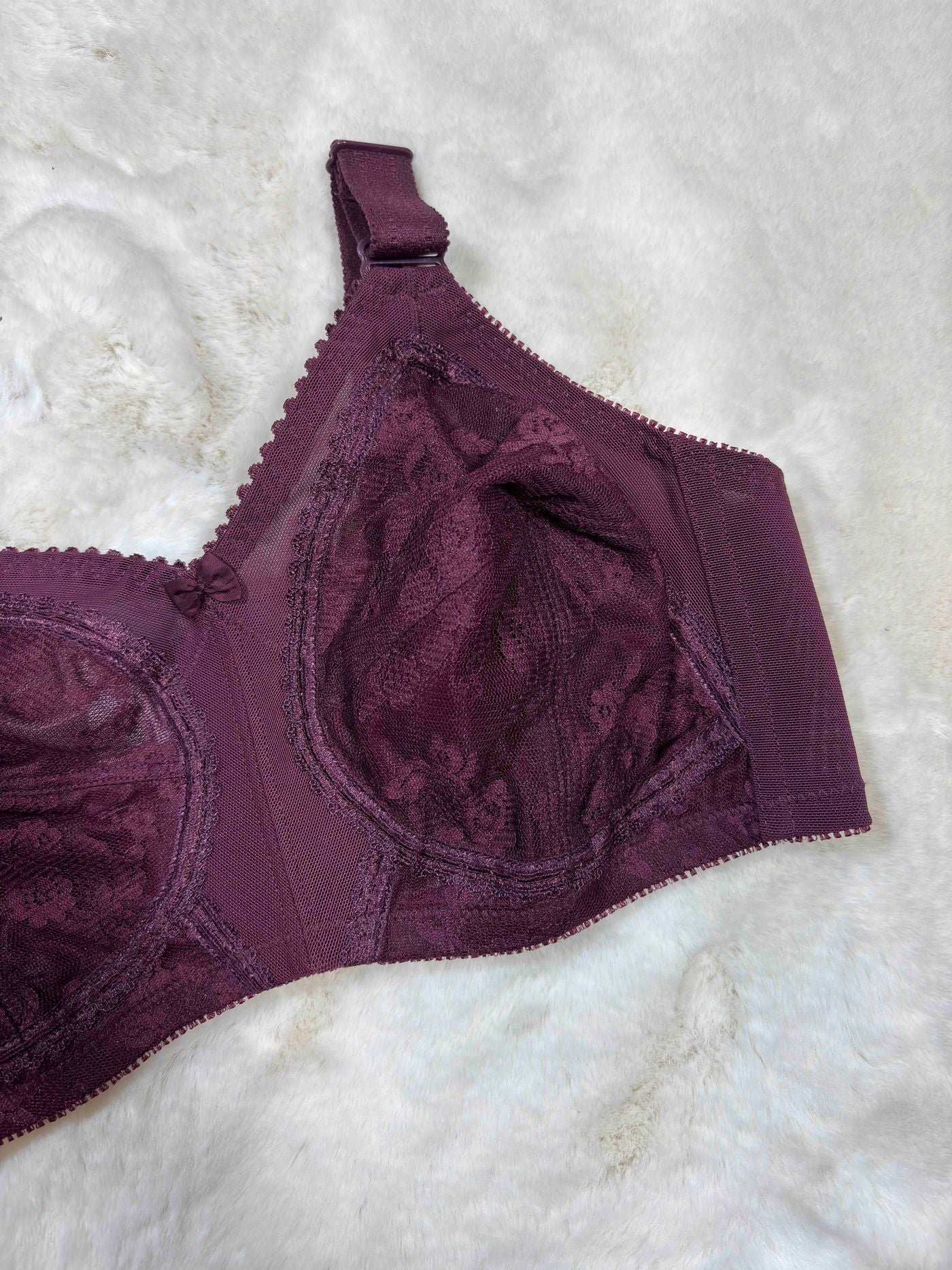 Triumph Minimizer Bra Full Coverage Non Padded Non Wired Solid 32D-40D 05/04/26
