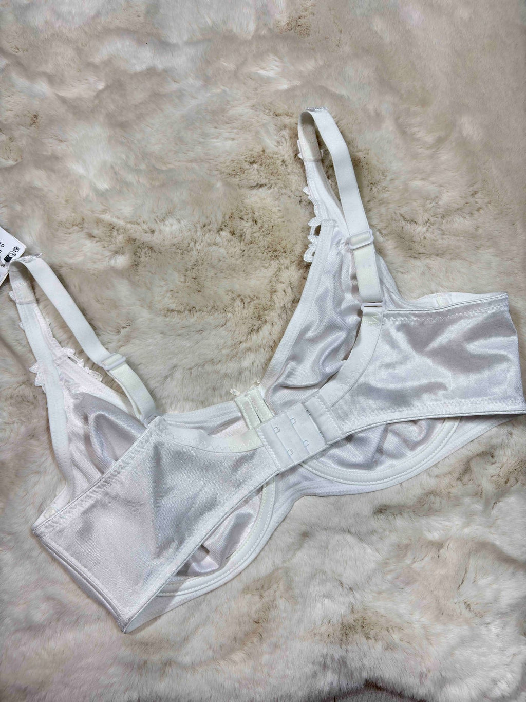 Triumph Minimizer Bra Full Coverage Non Padded Wired Solid 32D-40D 05/04/26
