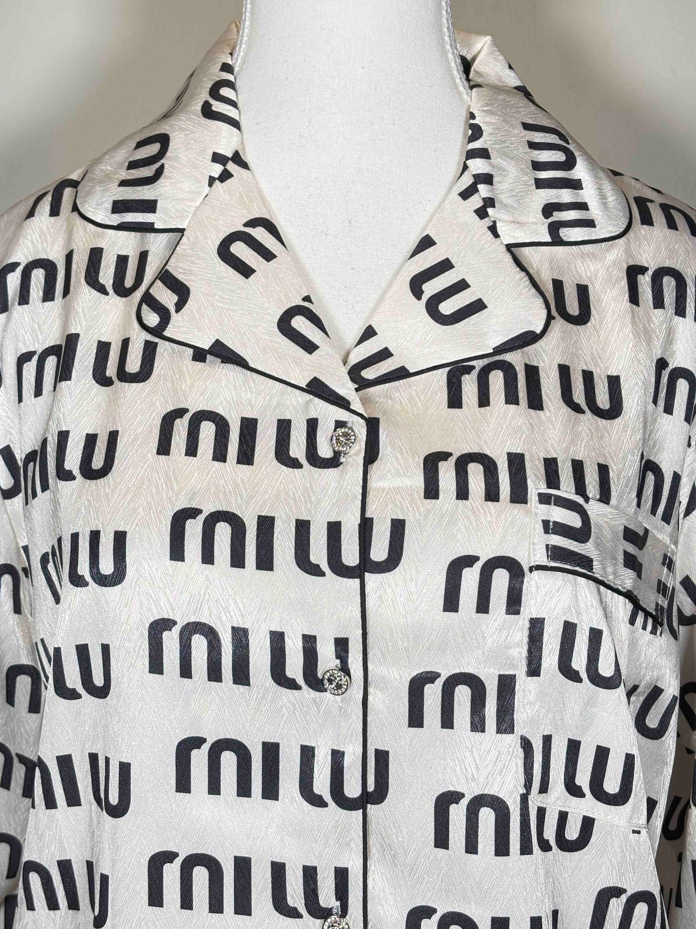 nightsuit-shirt-full-sleeves-full-pyjama-satin-printed-m-l-1750-19-07-25A