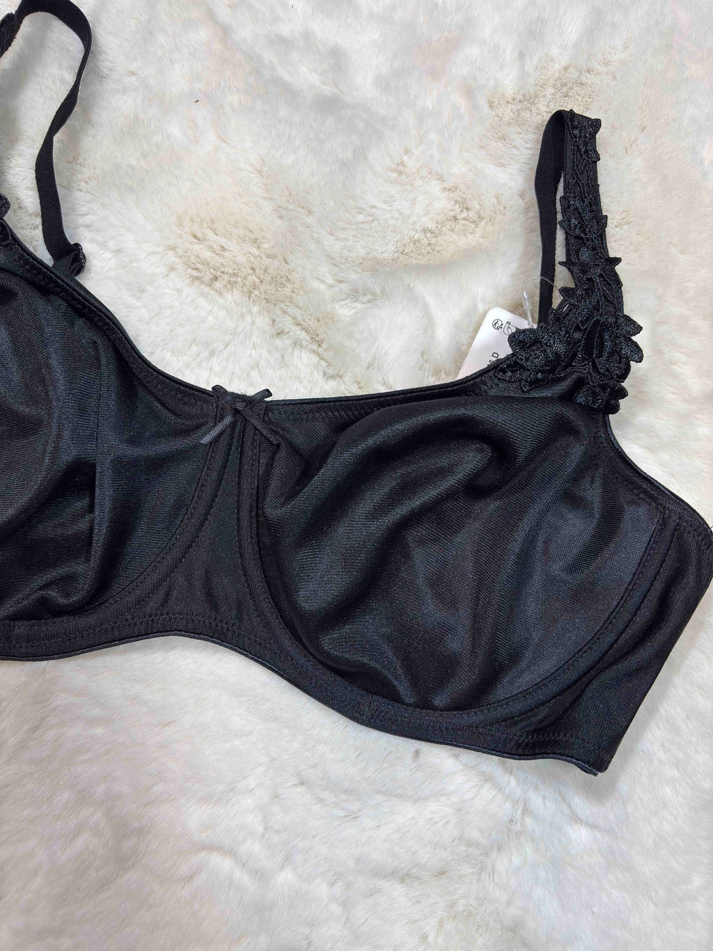 Triumph Minimizer Bra Full Coverage Non Padded Wired Solid 32D-40D 05/04/26