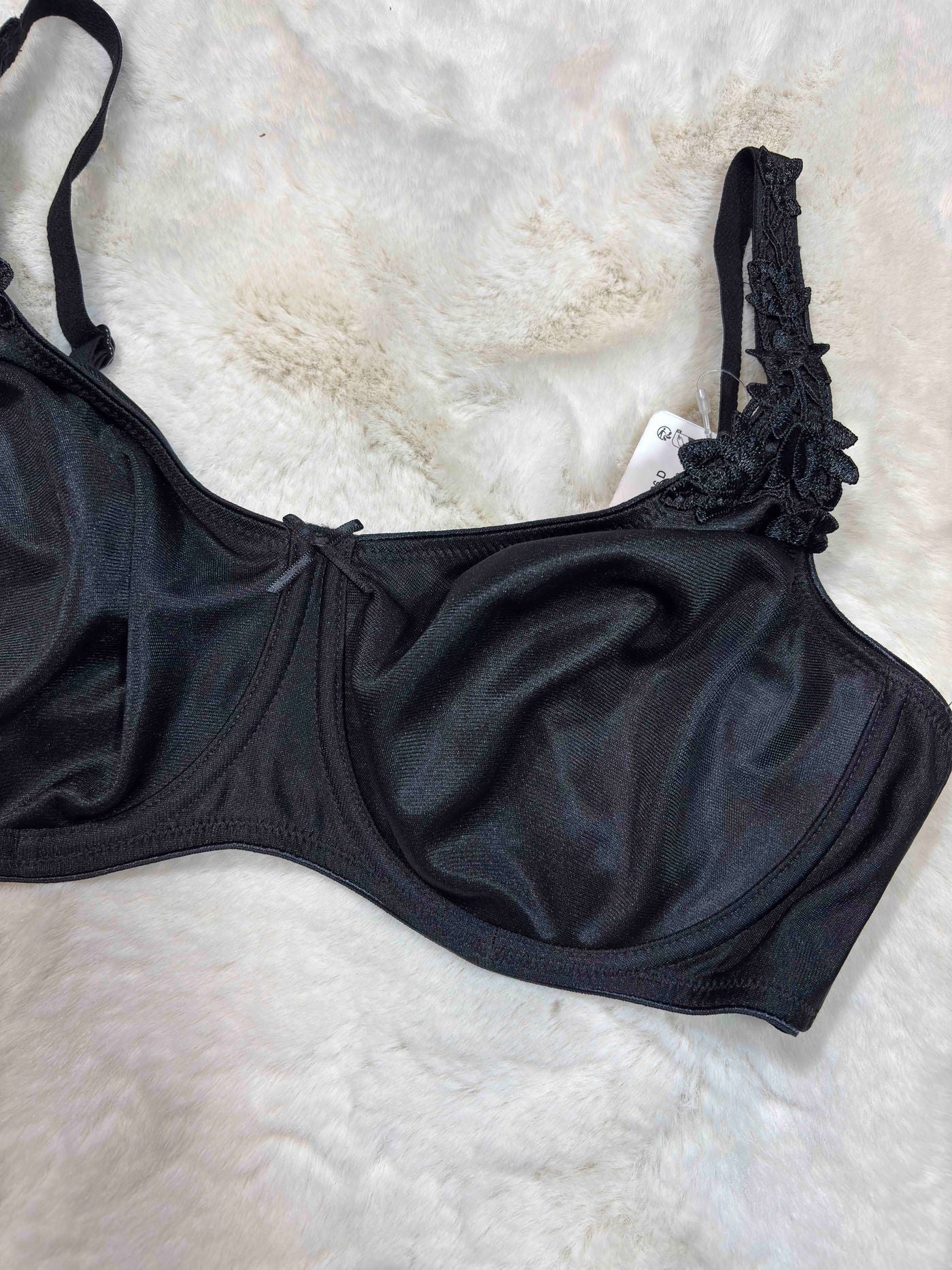 Triumph Minimizer Bra Full Coverage Non Padded Wired Solid 32D-40D 05/04/26